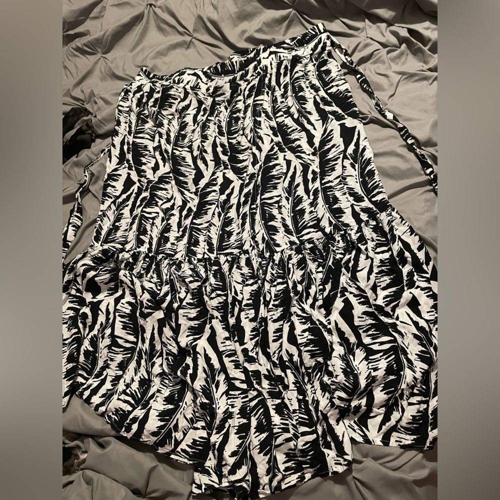 Cacique Swim black and white cover up skirt